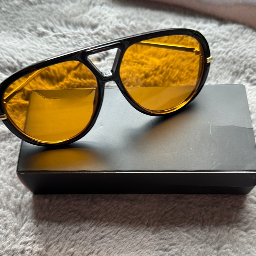 Stylish Black Sunglasses with Yellow Lenses